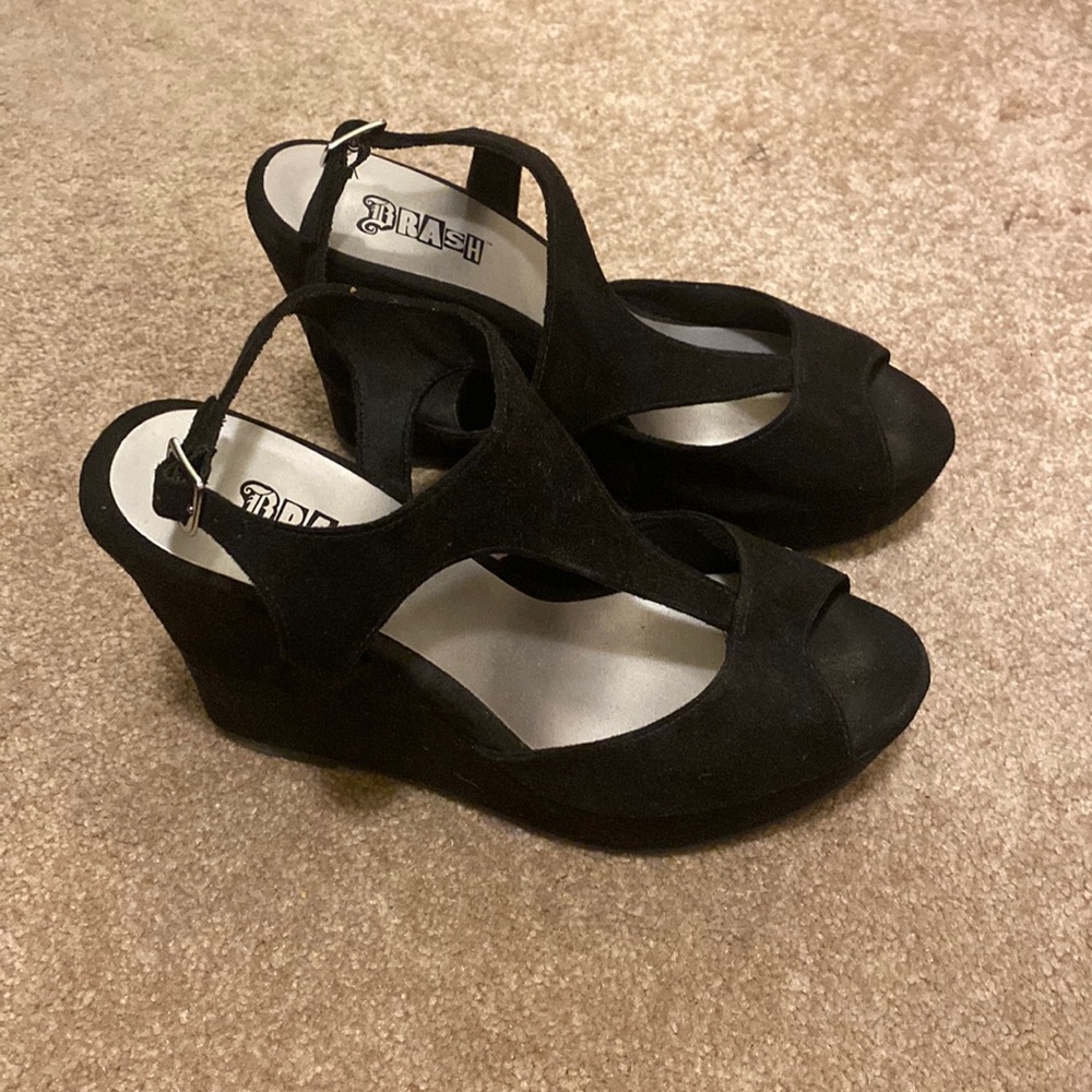 Black wedges